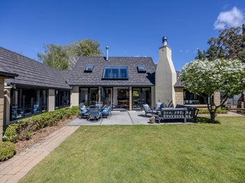 Act now - Large Family Home