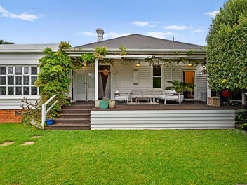 Immaculate Bay Villa Brimming with Character