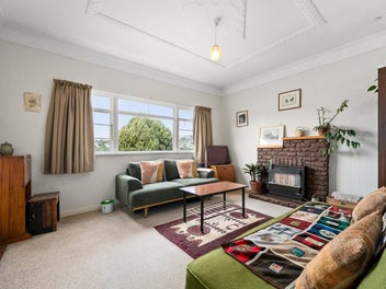 PERFECT FIRST HOME - SUN, SPACE & SCOPE