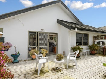 Freehold Stand-Alone Unit in Orange Grove Village