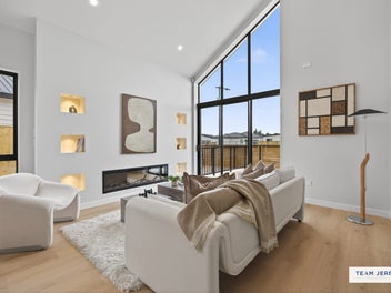 Stylish & Spacious - Dual Kitchens & High Spec