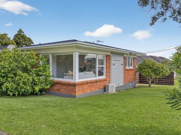 Stylish, Sunny & Superbly Located