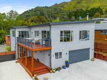 Coastal Comfort, Contemporary Feel