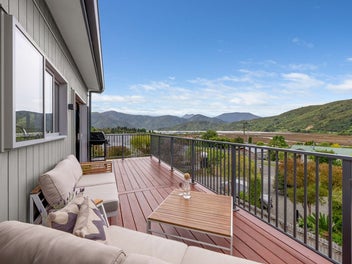 Coastal Comfort, Contemporary Feel