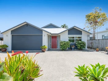 Sun, Space & Beachside Ease in Manly on the Flat