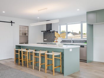 EXECUTIVE ENTERTAINER