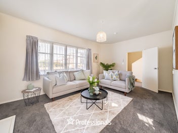 UNBEATABLE LOCATION - CONVENIENCE ON YOUR DOORSTEP