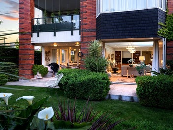 Palatial and Private by the Park