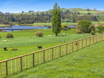 Lake view lifestyle - Buy and build