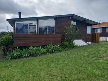 CEDAR 133SQM 3 BED 2 BATH LOVELY HOME RESITED