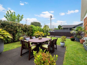 Sunny Brick & Tile Gem