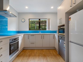 Golf | Shops | Schools | On Your Doorstep!