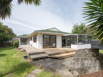 Multiple Dwellings - One Title - Mapua Estate Sale