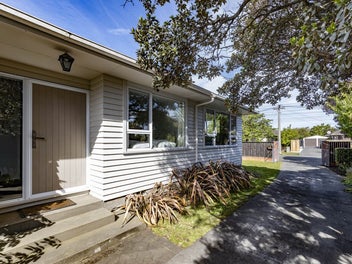 * UNDER OFFER * Charming 1960s Gem