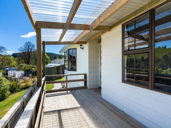 Smart sunny vantage with views.