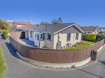 Sunny, Spacious & In Zone