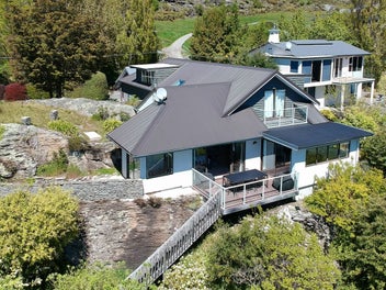 Sun soaked prime position