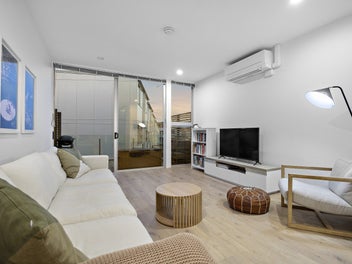 Big, Bright & Breezy