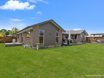 Location. Living. Parking - Ultimate Family Combo!