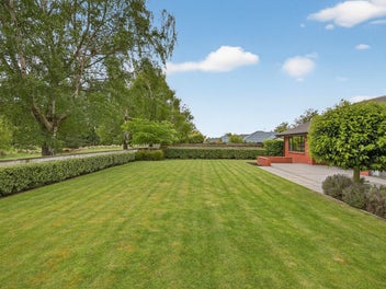 No steps, wheelchair friendly