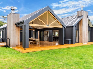 Refined coastal contemporary bliss