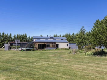Spacious Barn-Style Family Home