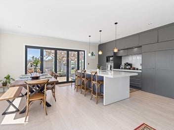 Impressive scale, flat paddocks, family home