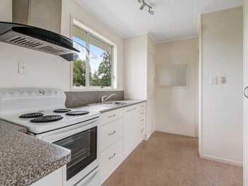 BEACH, SCHOOL, PARKS & SPORTING CLUBS AT YOUR DOOR