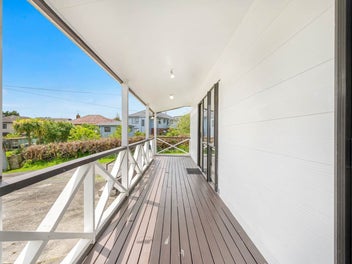 Freestanding Freedom with a Sunny Side Up