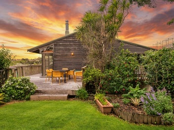 70's Do-Up Near The Beach. Rangi Zone