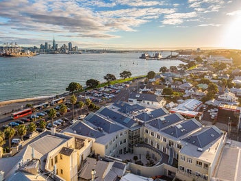 Waterfront apartment in Devonport village