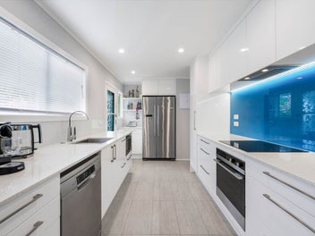 Owner on the Move to Aussie