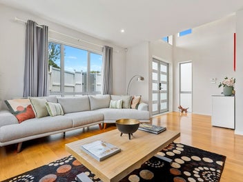 Elevated modern living – private and peaceful