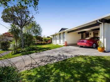 Timeless 1970s Design with Modern Comforts