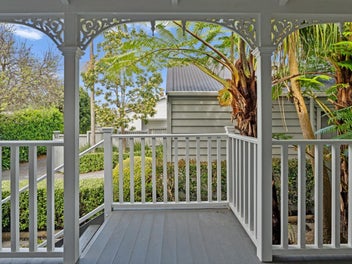 Secluded replica villa style retreat