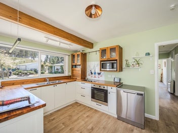 ULTIMATE LIFESTYLE LIVING!