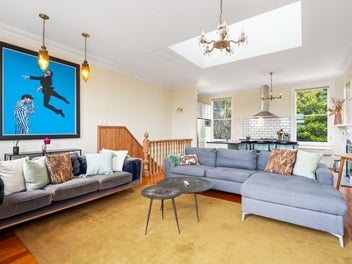 Effortless living in the heart of Roslyn