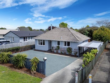 Sunny Family Haven With Space To Grow