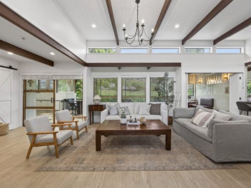 Sunny, Stylish & Spacious