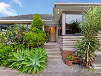 Auction Onsite Sunday 16 November 1.30pm