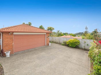 ESTATE SALE - SINGLE LEVEL BRICK AND TILE