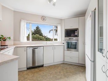 ESTATE SALE - SINGLE LEVEL BRICK AND TILE