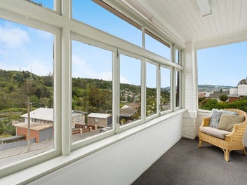 Classic Red Brick Beauty In Calton Hill