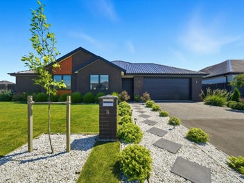 Motivated Sale Near Upcoming Shopping Centre