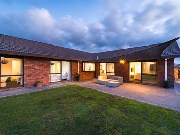 Fitzherbert - Brick Family Home