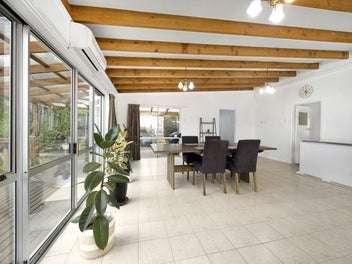 Motivated vendors - Sun, space and simplicity