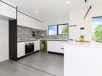 "Move into your new home before Christmas!"