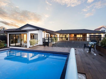 Sharply priced - St Clair resort-style retreat