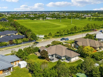 Massive Section & Tidy Home!- Move in Fast!