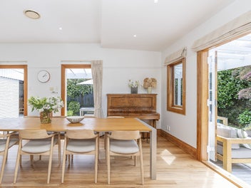 Exquisite Character, Glorious Gardens